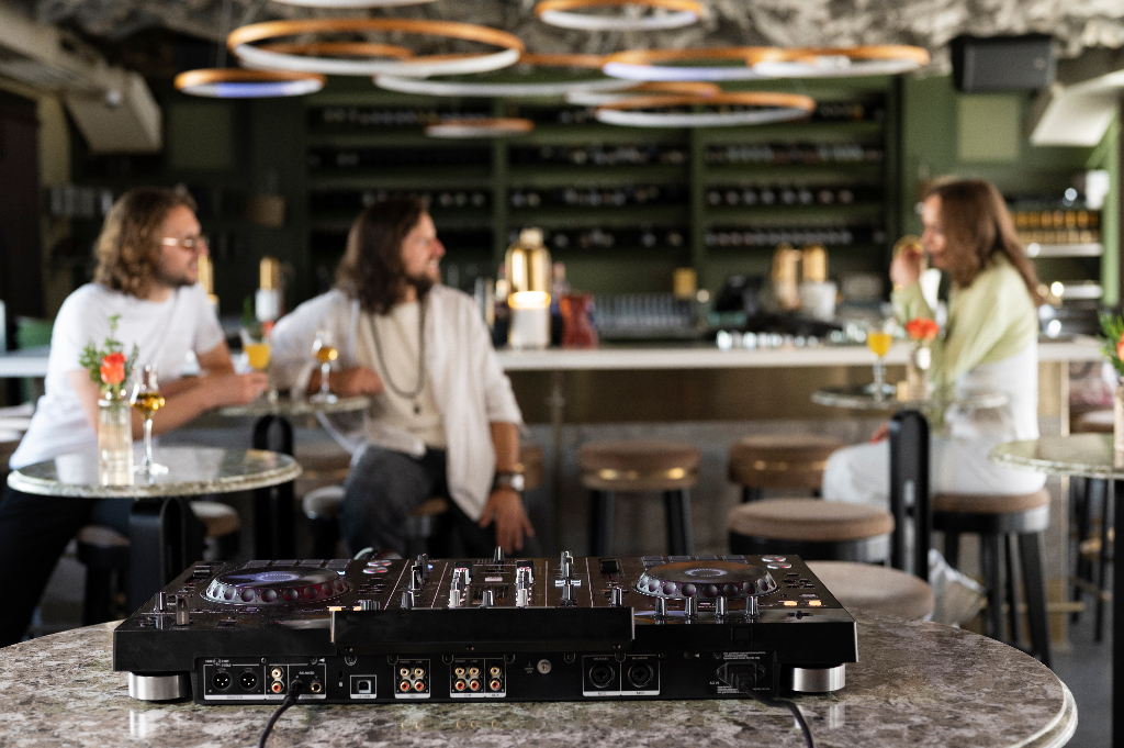 Quicklink Images2F1754300227928 Bottomless20Brunch202B20Lowkey20Dj G76Ble